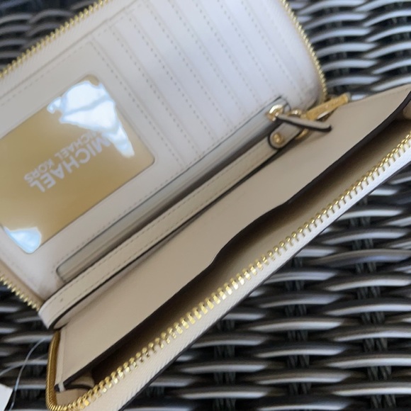 Michael Kors Jet Set Travel Lg Flat Multifunctional Phone Case-Wristlet-Wallet - Picture 8 of 16